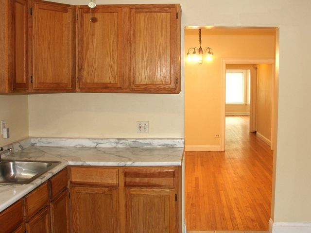 7813 S East End Avenue, Chicago, IL 60649