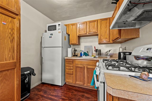 200 Lowndes Avenue A, Huntington, NY 11746