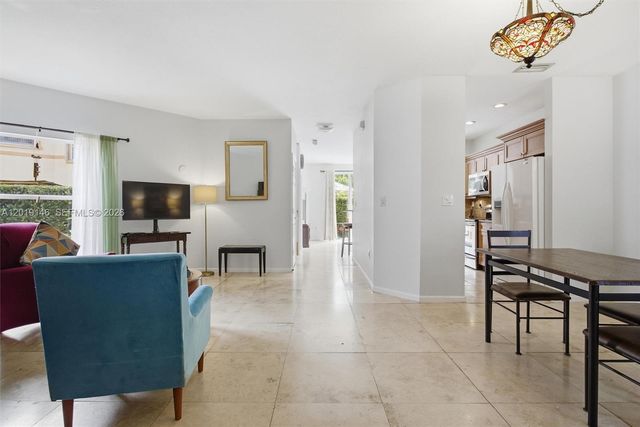 724 NW 170th Ter, Pembroke Pines, FL 33028