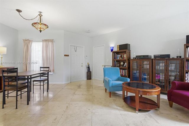 724 NW 170th Ter, Pembroke Pines, FL 33028