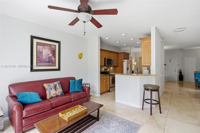 724 NW 170th Ter, Pembroke Pines, FL 33028