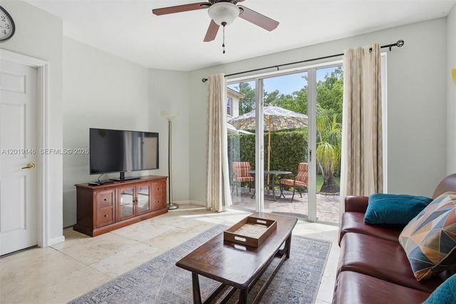 724 NW 170th Ter, Pembroke Pines, FL 33028