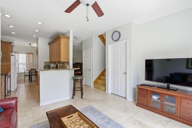 724 NW 170th Ter, Pembroke Pines, FL 33028