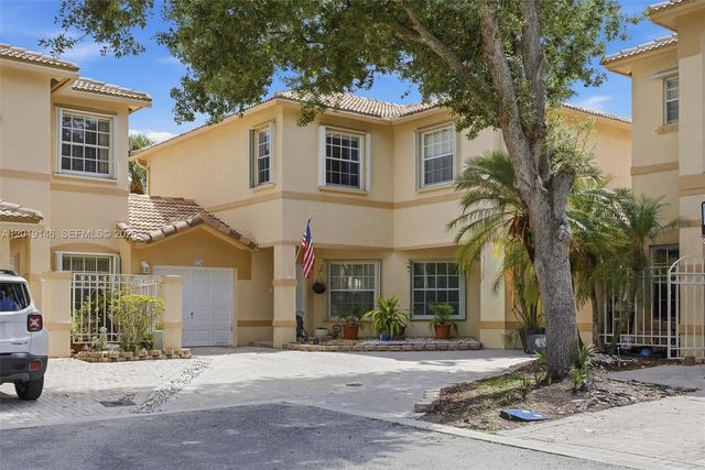 724 NW 170th Ter, Pembroke Pines, FL 33028