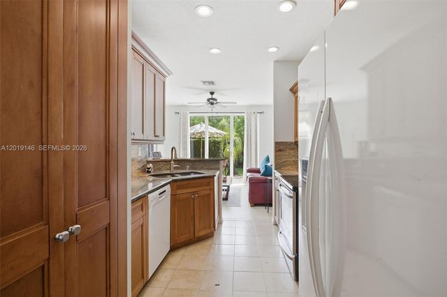 724 NW 170th Ter, Pembroke Pines, FL 33028