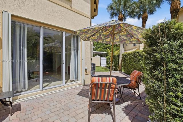 724 NW 170th Ter, Pembroke Pines, FL 33028