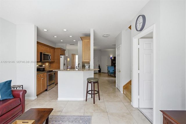 724 NW 170th Ter, Pembroke Pines, FL 33028