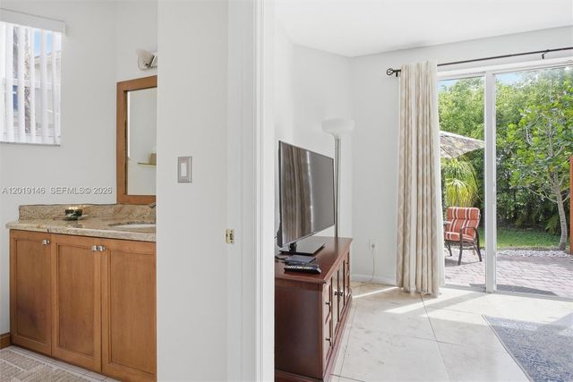 724 NW 170th Ter, Pembroke Pines, FL 33028