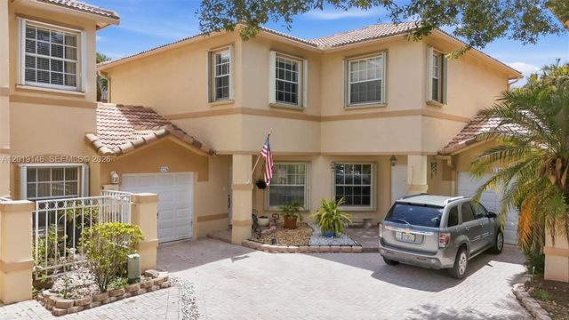 724 NW 170th Ter, Pembroke Pines, FL 33028