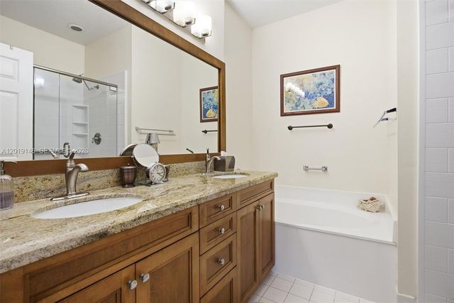 724 NW 170th Ter, Pembroke Pines, FL 33028