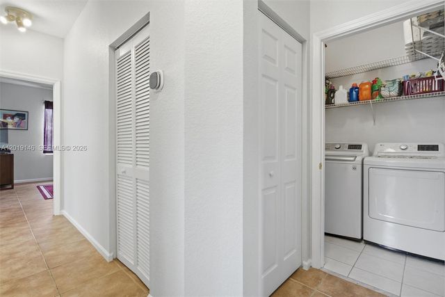 724 NW 170th Ter, Pembroke Pines, FL 33028
