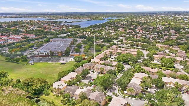 724 NW 170th Ter, Pembroke Pines, FL 33028