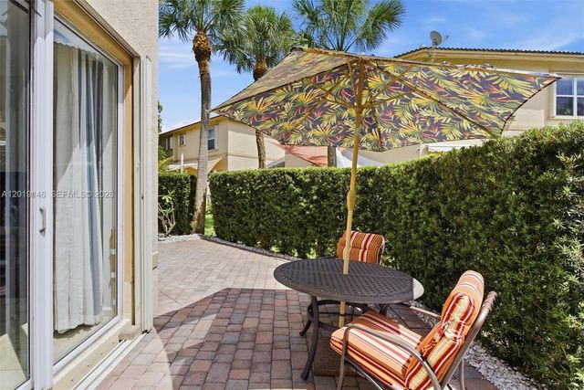 724 NW 170th Ter, Pembroke Pines, FL 33028