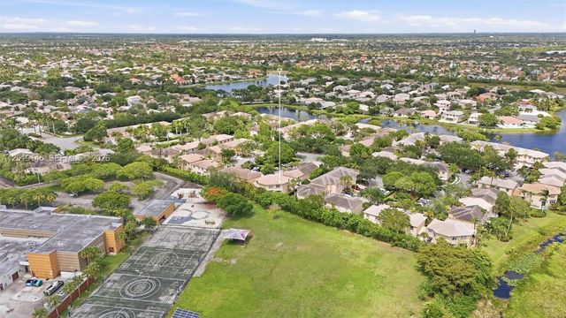 724 NW 170th Ter, Pembroke Pines, FL 33028