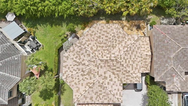 724 NW 170th Ter, Pembroke Pines, FL 33028