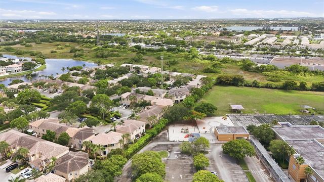 724 NW 170th Ter, Pembroke Pines, FL 33028