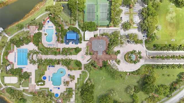 724 NW 170th Ter, Pembroke Pines, FL 33028
