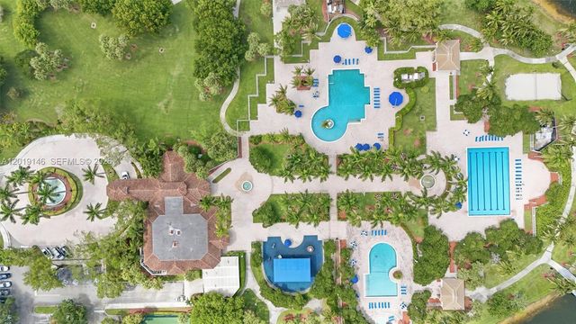 724 NW 170th Ter, Pembroke Pines, FL 33028