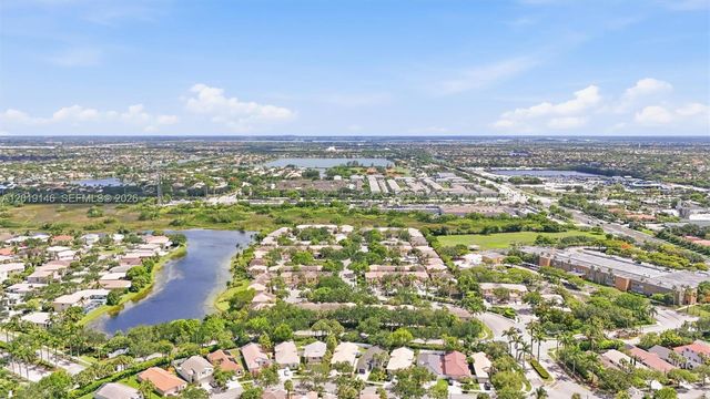 724 NW 170th Ter, Pembroke Pines, FL 33028