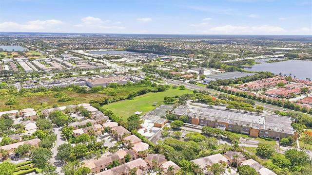 724 NW 170th Ter, Pembroke Pines, FL 33028
