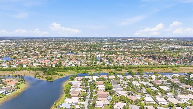 724 NW 170th Ter, Pembroke Pines, FL 33028
