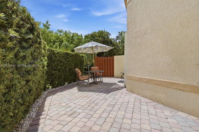 724 NW 170th Ter, Pembroke Pines, FL 33028