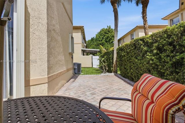724 NW 170th Ter, Pembroke Pines, FL 33028
