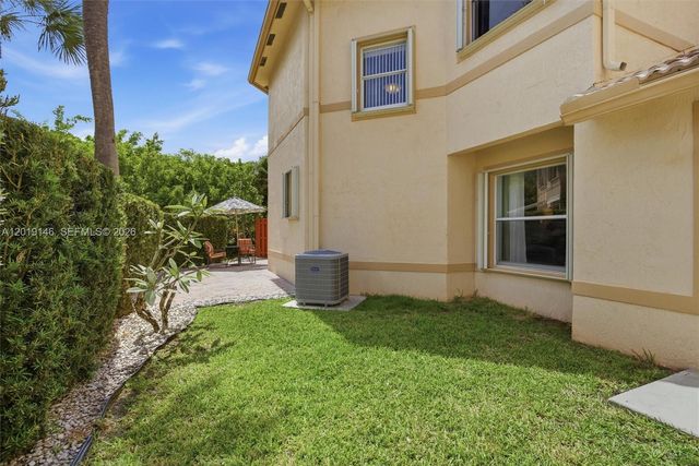 724 NW 170th Ter, Pembroke Pines, FL 33028