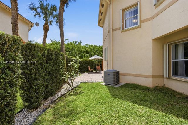724 NW 170th Ter, Pembroke Pines, FL 33028