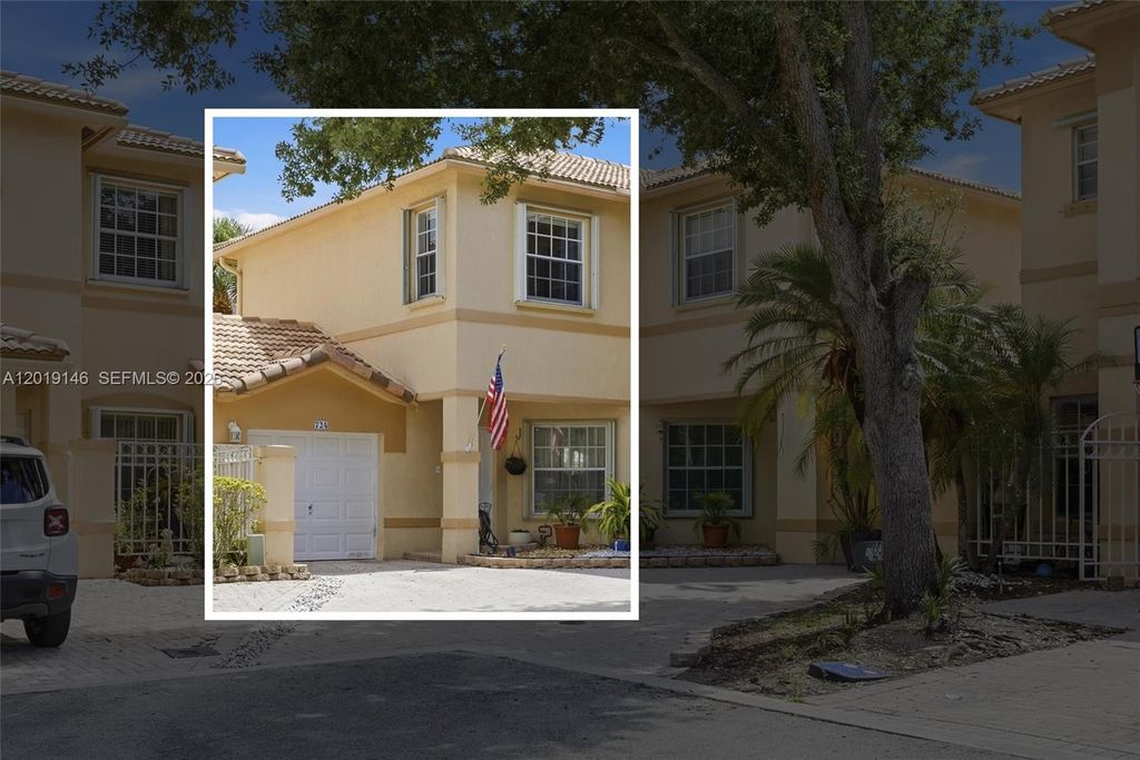 724 NW 170th Ter, Pembroke Pines, FL 33028