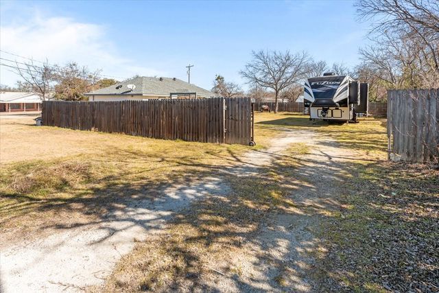203 W Lee Avenue, Whitney, TX 76692