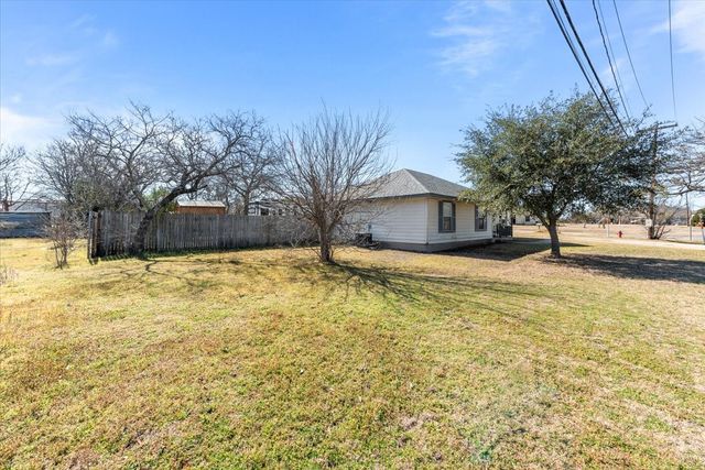 203 W Lee Avenue, Whitney, TX 76692