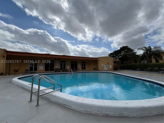 4334 NW 9th Ave 9-3G, Deerfield Beach, FL 33064