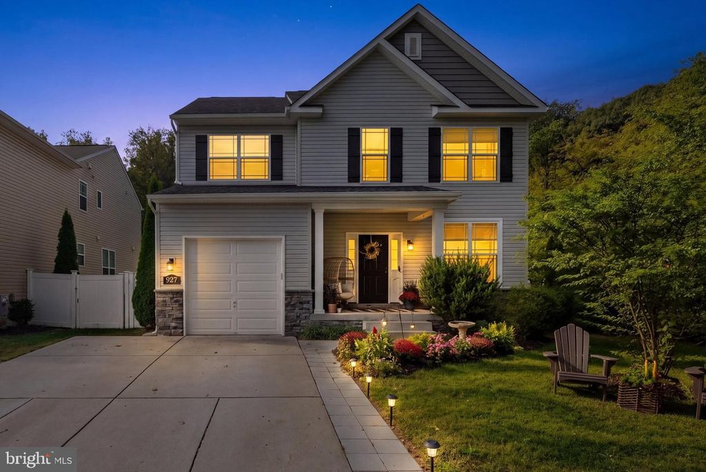 927 WINDFLOWER LN, Severn, MD 21144