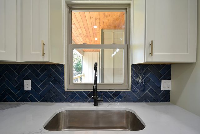 233 Old Oaks Path, Kerrville, TX 78028