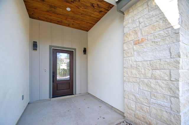 233 Old Oaks Path, Kerrville, TX 78028