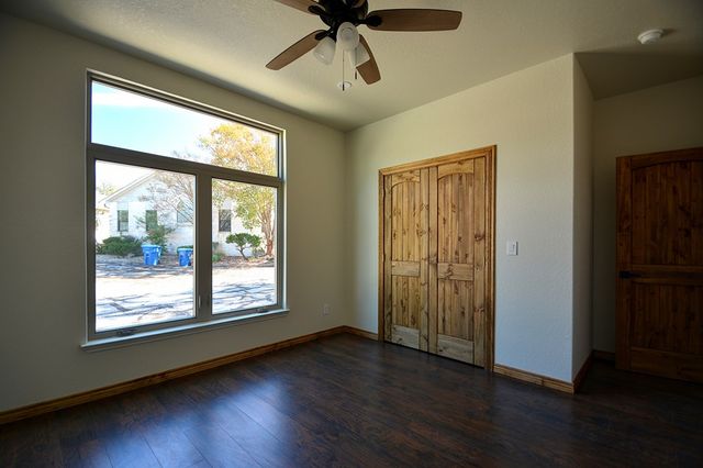 233 Old Oaks Path, Kerrville, TX 78028