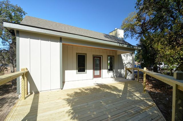 233 Old Oaks Path, Kerrville, TX 78028