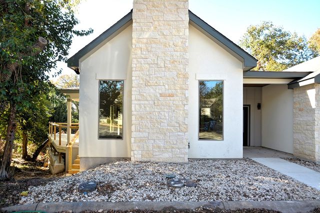 233 Old Oaks Path, Kerrville, TX 78028