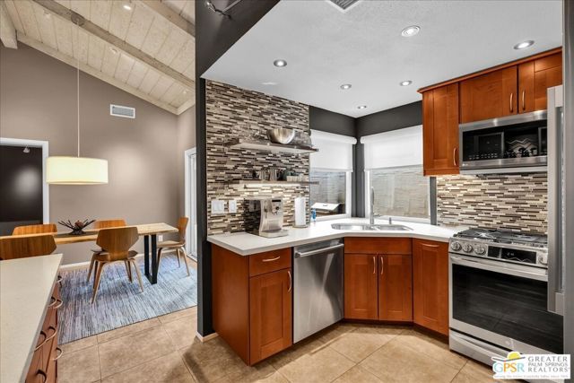 2355 S Gene Autry Trail D, Palm Springs, CA 92264