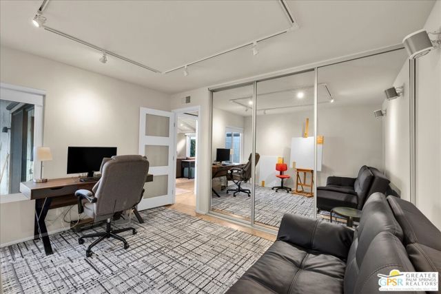 2355 S Gene Autry Trail D, Palm Springs, CA 92264