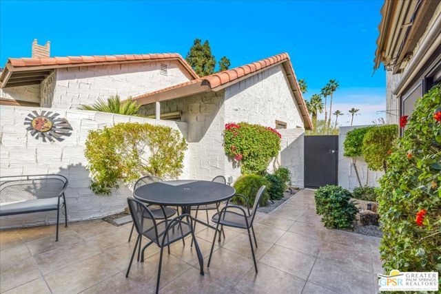 2355 S Gene Autry Trail D, Palm Springs, CA 92264