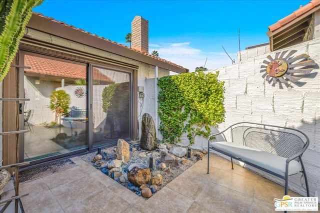 2355 S Gene Autry Trail D, Palm Springs, CA 92264