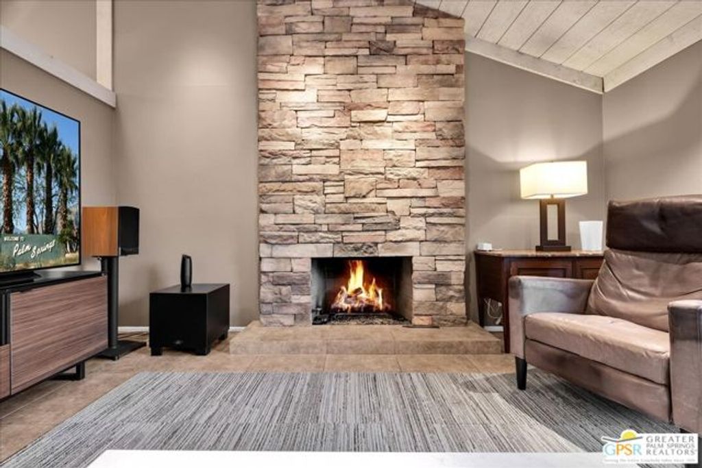 2355 S Gene Autry Trail D, Palm Springs, CA 92264