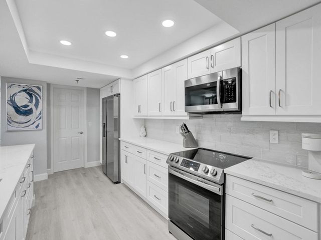 955 Egret Circle 405, Delray Beach, FL 33444