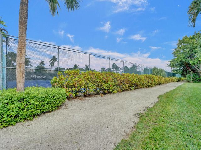 955 Egret Circle 405, Delray Beach, FL 33444