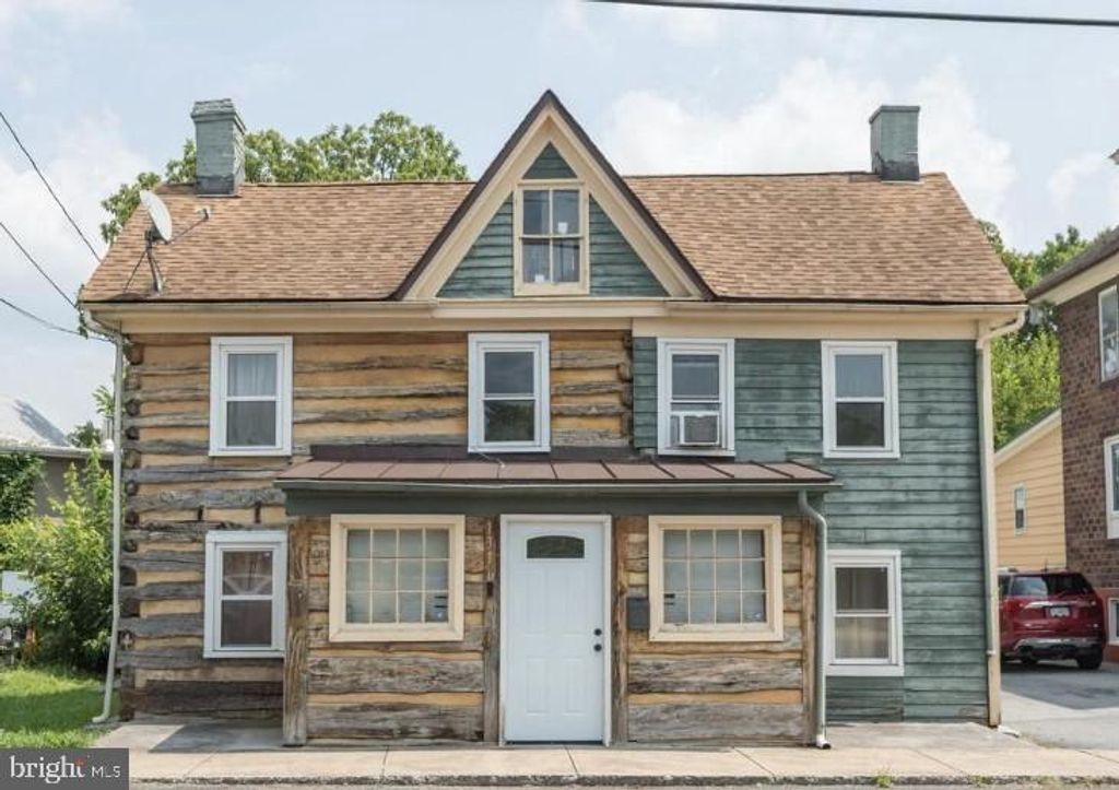 131 S MASSANUTTEN ST, Strasburg, VA 22657