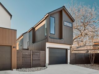 3209 Dolphin Dr 2, Austin, TX 78704