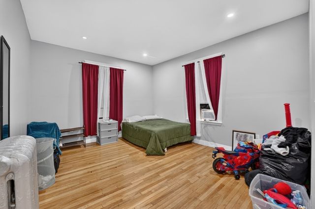 31 Middleton, Boston, MA 02124