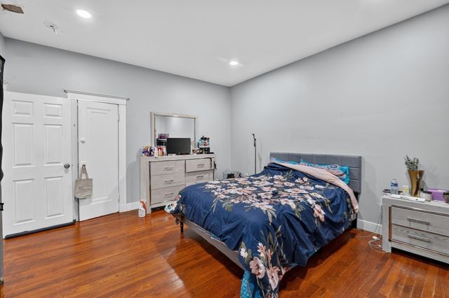 31 Middleton, Boston, MA 02124
